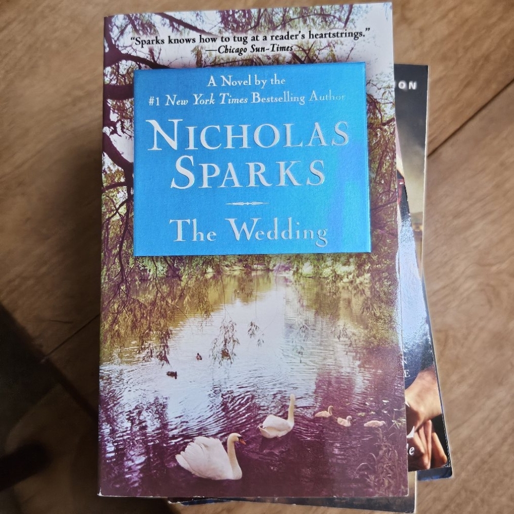 The Wedding Paperback book (Nicholas Sparks)